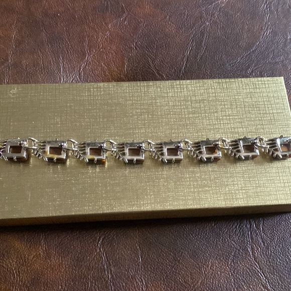 Coro Moonglow Lucite Gold Necklace - Picture 12 of 13